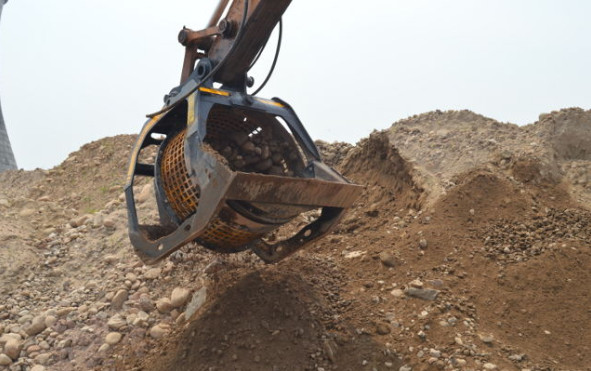 挖掘機篩沙斗一小時可以洗多少噸